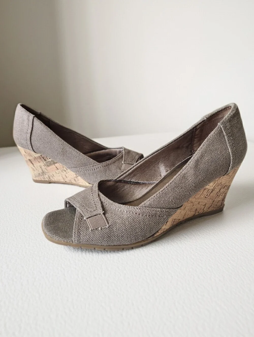 Life Stride Promote Beige Canvas Wedge Shoes with Memory Foam Size 9M